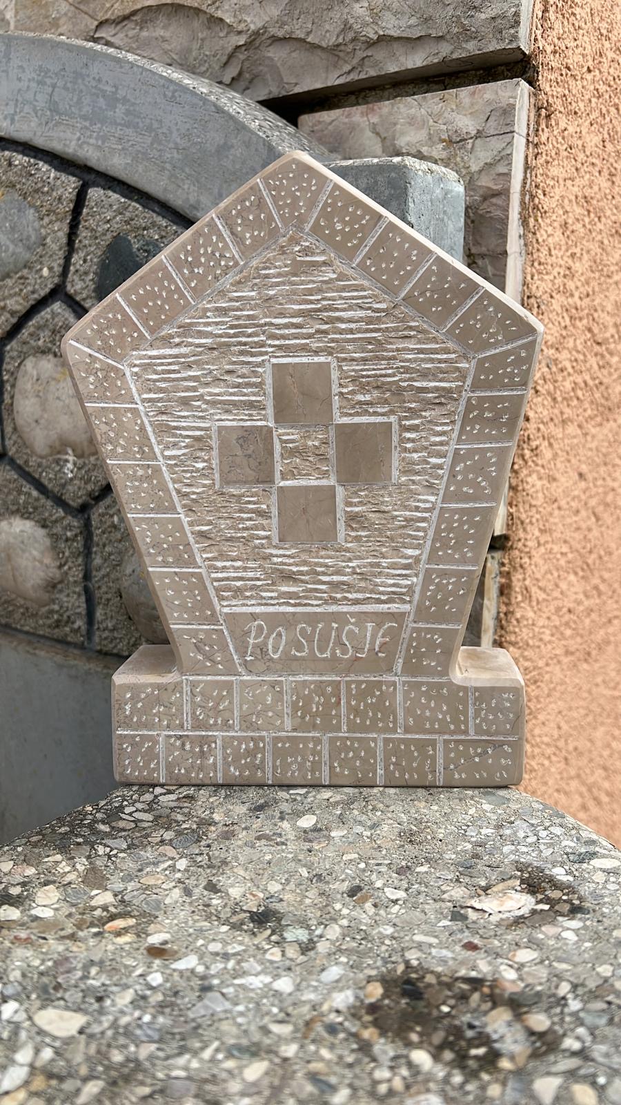 Spomenik s grbom Posušja