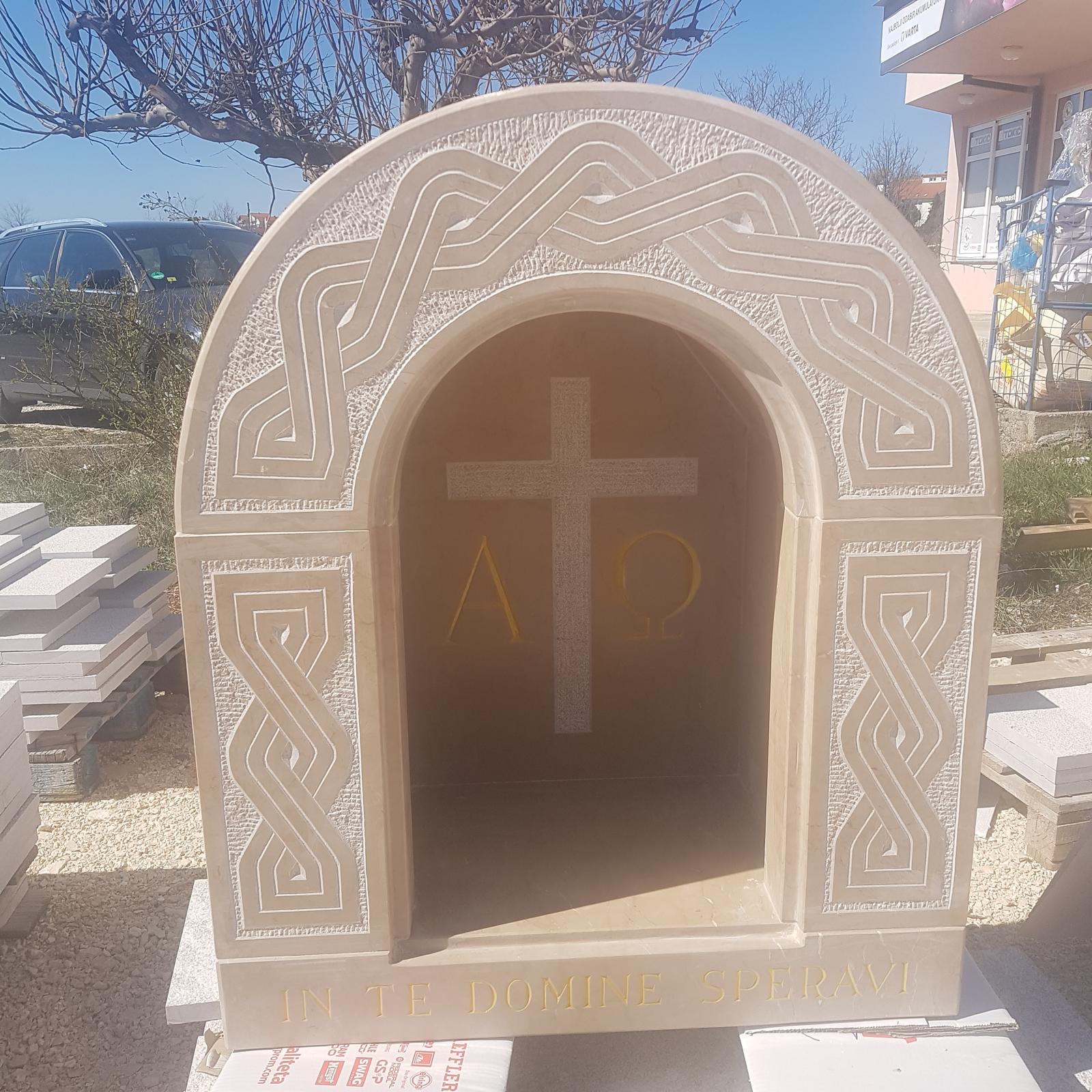 Kamena kapelica s pleterom i natpisom In Te Domine Speravi